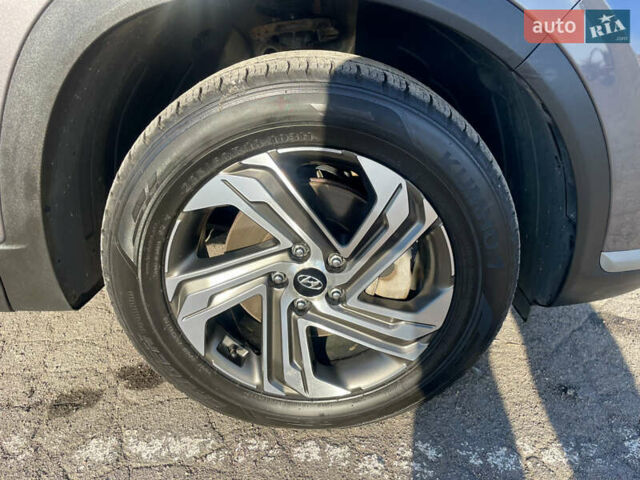 Серый Хендай Санта Фе, объемом двигателя 2.15 л и пробегом 169 тыс. км за 33950 $, фото 17 на Automoto.ua