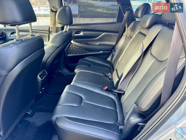 Серый Хендай Санта Фе, объемом двигателя 1.6 л и пробегом 51 тыс. км за 37900 $, фото 26 на Automoto.ua