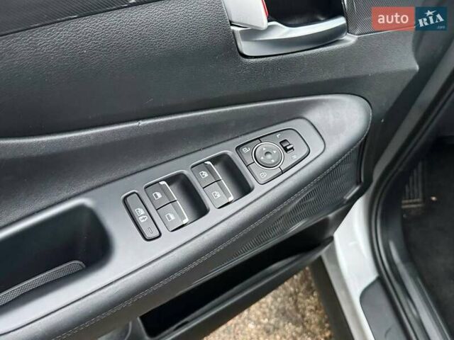 Серый Хендай Санта Фе, объемом двигателя 2.5 л и пробегом 68 тыс. км за 27800 $, фото 26 на Automoto.ua