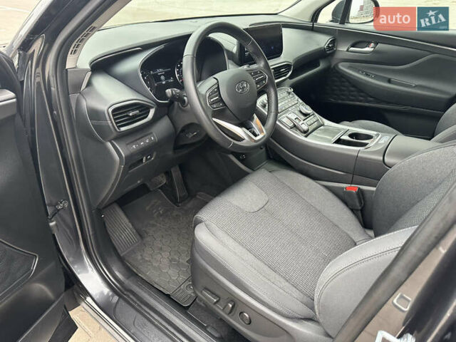 Серый Хендай Санта Фе, объемом двигателя 2.5 л и пробегом 17 тыс. км за 31500 $, фото 3 на Automoto.ua