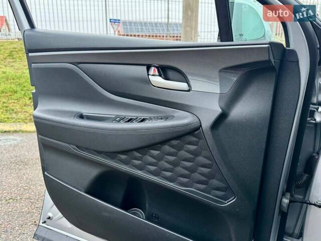 Серый Хендай Санта Фе, объемом двигателя 2.5 л и пробегом 68 тыс. км за 27800 $, фото 38 на Automoto.ua