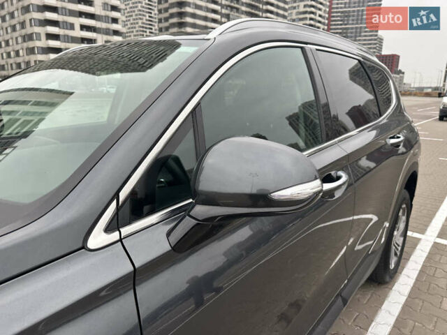 Серый Хендай Санта Фе, объемом двигателя 2.5 л и пробегом 17 тыс. км за 31500 $, фото 2 на Automoto.ua