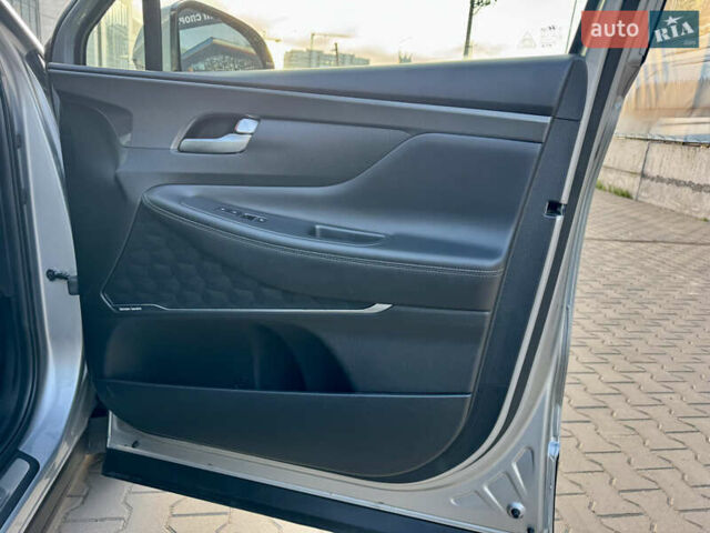 Серый Хендай Санта Фе, объемом двигателя 1.6 л и пробегом 51 тыс. км за 37900 $, фото 21 на Automoto.ua