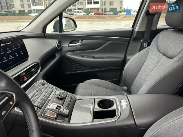 Серый Хендай Санта Фе, объемом двигателя 2.5 л и пробегом 17 тыс. км за 31500 $, фото 4 на Automoto.ua