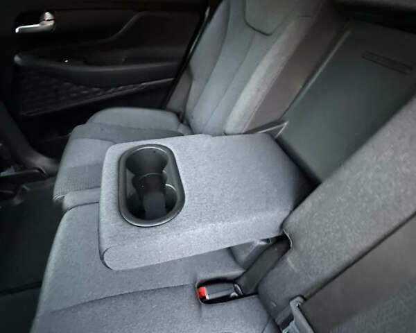 Серый Хендай Санта Фе, объемом двигателя 2.5 л и пробегом 17 тыс. км за 31500 $, фото 33 на Automoto.ua