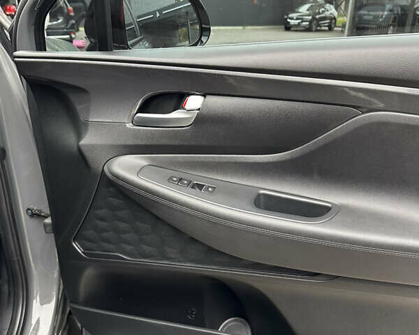 Серый Хендай Санта Фе, объемом двигателя 2.5 л и пробегом 15 тыс. км за 33999 $, фото 20 на Automoto.ua