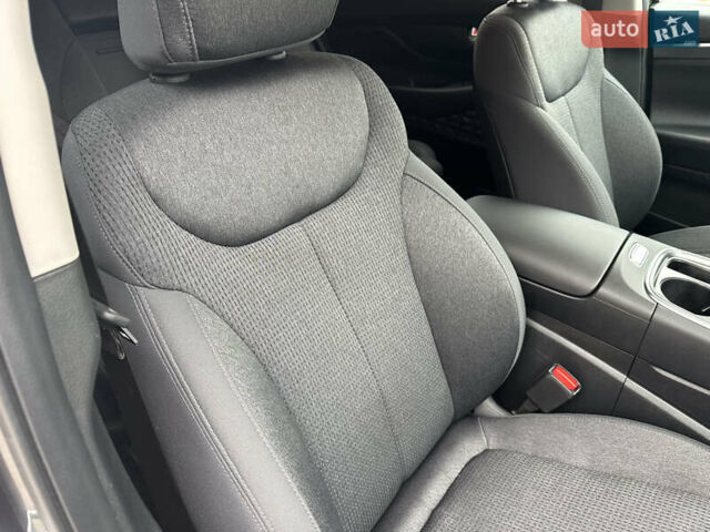 Серый Хендай Санта Фе, объемом двигателя 2.5 л и пробегом 17 тыс. км за 31500 $, фото 25 на Automoto.ua