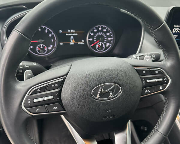 Серый Хендай Санта Фе, объемом двигателя 2.5 л и пробегом 17 тыс. км за 31500 $, фото 6 на Automoto.ua