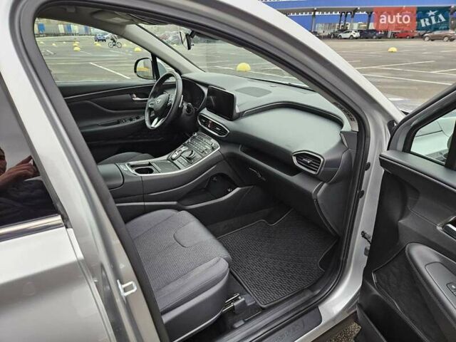 Серый Хендай Санта Фе, объемом двигателя 2.5 л и пробегом 68 тыс. км за 27800 $, фото 7 на Automoto.ua