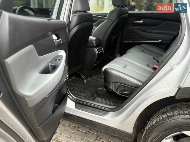 Серый Хендай Санта Фе, объемом двигателя 2.5 л и пробегом 63 тыс. км за 28900 $, фото 14 на Automoto.ua