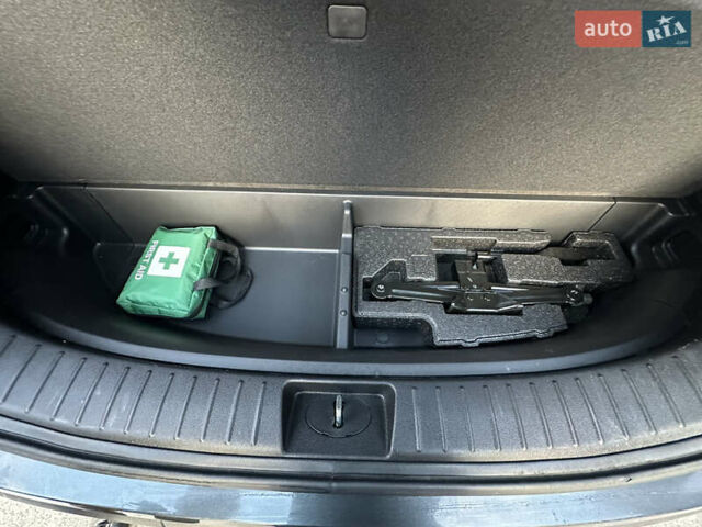 Серый Хендай Санта Фе, объемом двигателя 2.5 л и пробегом 17 тыс. км за 31500 $, фото 30 на Automoto.ua