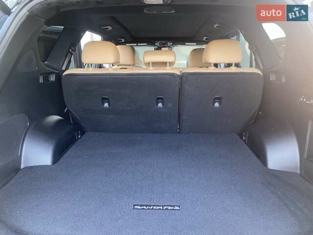 Серый Хендай Санта Фе, объемом двигателя 2.5 л и пробегом 22 тыс. км за 42000 $, фото 5 на Automoto.ua