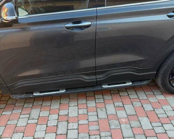 Серый Хендай Санта Фе, объемом двигателя 2.5 л и пробегом 18 тыс. км за 32400 $, фото 1 на Automoto.ua