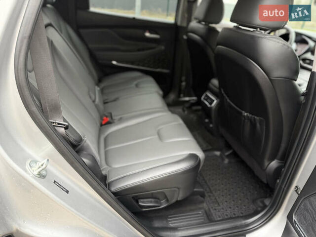 Серый Хендай Санта Фе, объемом двигателя 2.5 л и пробегом 63 тыс. км за 28900 $, фото 15 на Automoto.ua