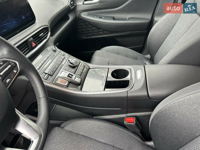 Серый Хендай Санта Фе, объемом двигателя 2.5 л и пробегом 17 тыс. км за 31500 $, фото 7 на Automoto.ua