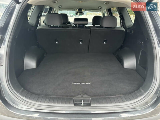 Серый Хендай Санта Фе, объемом двигателя 2.5 л и пробегом 17 тыс. км за 31500 $, фото 18 на Automoto.ua