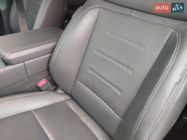 Серый Хендай Санта Фе, объемом двигателя 2.5 л и пробегом 8 тыс. км за 36500 $, фото 7 на Automoto.ua