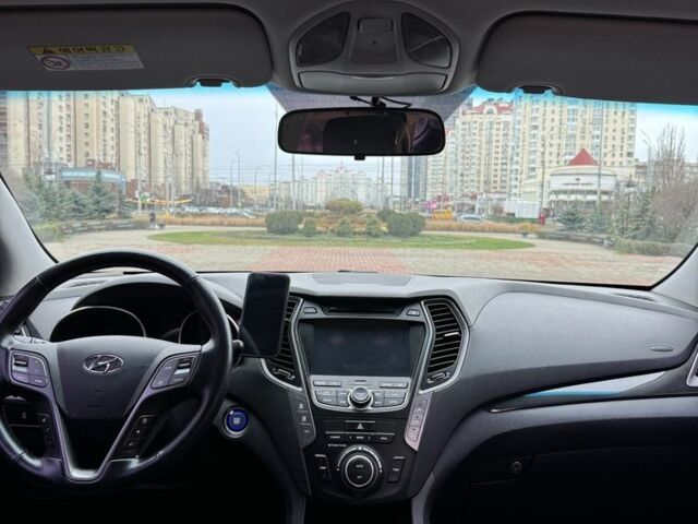 Серый Хендай Санта Фе, объемом двигателя 2.2 л и пробегом 158 тыс. км за 17000 $, фото 11 на Automoto.ua