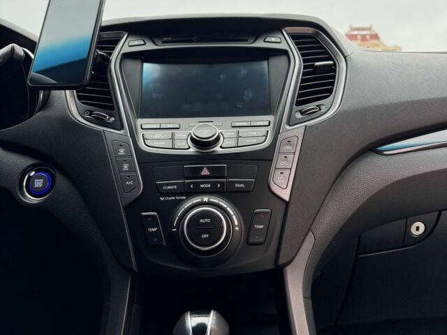 Серый Хендай Санта Фе, объемом двигателя 2.2 л и пробегом 158 тыс. км за 17000 $, фото 13 на Automoto.ua