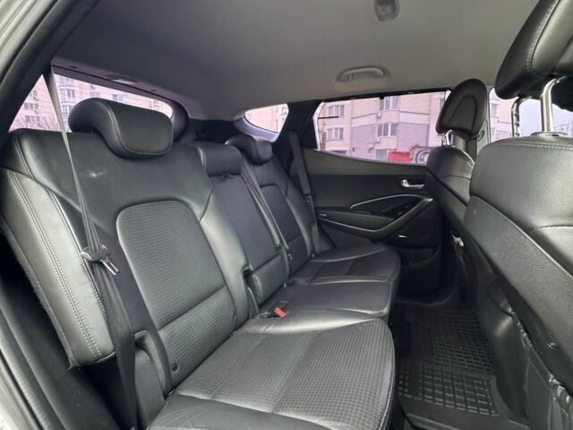 Серый Хендай Санта Фе, объемом двигателя 2.2 л и пробегом 158 тыс. км за 17000 $, фото 16 на Automoto.ua