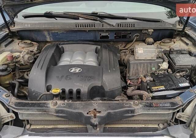 Синий Хендай Санта Фе, объемом двигателя 2.66 л и пробегом 300 тыс. км за 2350 $, фото 12 на Automoto.ua