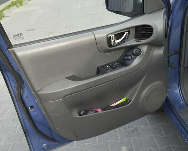 Синий Хендай Санта Фе, объемом двигателя 2 л и пробегом 232 тыс. км за 6800 $, фото 6 на Automoto.ua