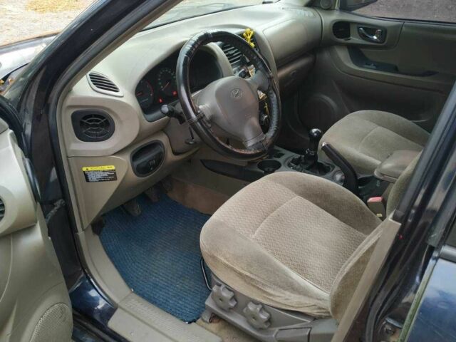 Синий Хендай Санта Фе, объемом двигателя 2 л и пробегом 223 тыс. км за 3114 $, фото 5 на Automoto.ua