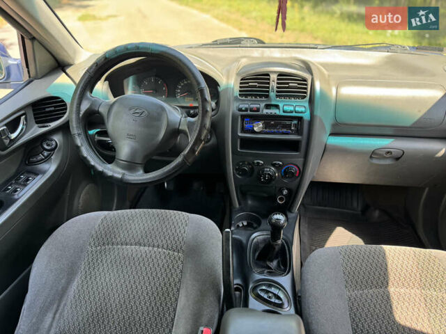 Синий Хендай Санта Фе, объемом двигателя 2 л и пробегом 225 тыс. км за 4800 $, фото 11 на Automoto.ua