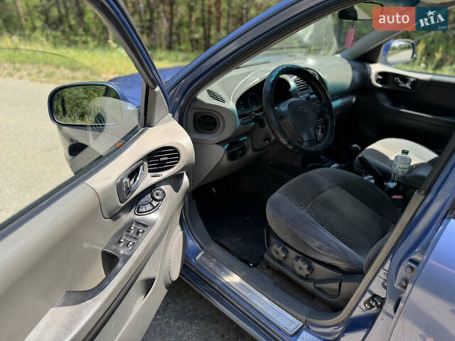 Синий Хендай Санта Фе, объемом двигателя 2 л и пробегом 225 тыс. км за 4800 $, фото 7 на Automoto.ua