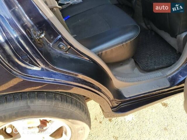 Синий Хендай Санта Фе, объемом двигателя 2.02 л и пробегом 330 тыс. км за 5000 $, фото 13 на Automoto.ua