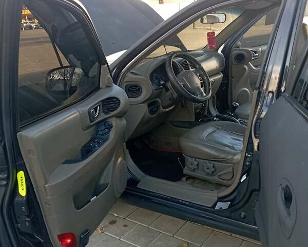 Хендай Санта Фе 2004 в Черкассах на Automoto.ua Синий Хендай Санта Фе, объемом двигателя 1.99 л и пробегом 355 тыс. км за 4900 $, фото 8 на Automoto.ua