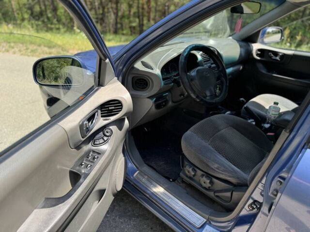 Синий Хендай Санта Фе, объемом двигателя 2 л и пробегом 225 тыс. км за 4800 $, фото 7 на Automoto.ua