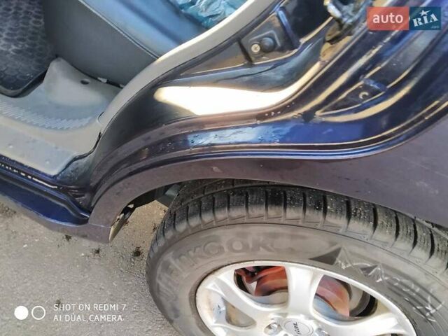 Синий Хендай Санта Фе, объемом двигателя 2.02 л и пробегом 330 тыс. км за 5000 $, фото 6 на Automoto.ua