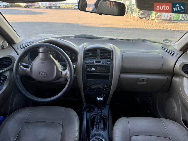 Синий Хендай Санта Фе, объемом двигателя 2.35 л и пробегом 240 тыс. км за 5300 $, фото 5 на Automoto.ua