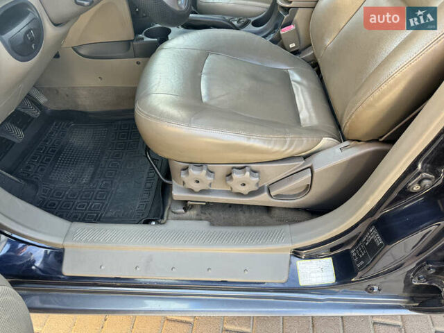 Синий Хендай Санта Фе, объемом двигателя 2.35 л и пробегом 240 тыс. км за 5300 $, фото 8 на Automoto.ua