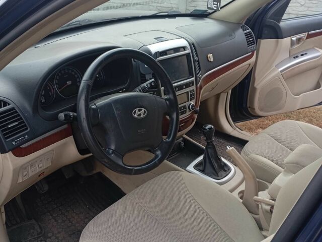 Синий Хендай Санта Фе, объемом двигателя 2.2 л и пробегом 274 тыс. км за 5500 $, фото 2 на Automoto.ua