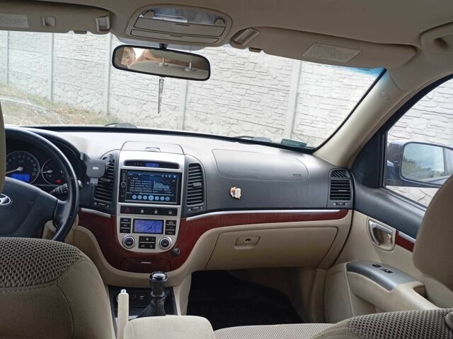 Синий Хендай Санта Фе, объемом двигателя 2.2 л и пробегом 274 тыс. км за 5500 $, фото 12 на Automoto.ua