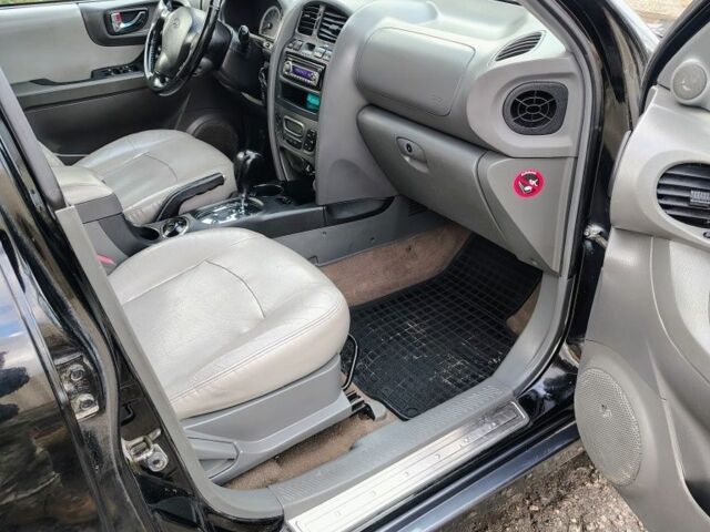 Синий Хендай Санта Фе, объемом двигателя 1.9 л и пробегом 250 тыс. км за 4000 $, фото 4 на Automoto.ua