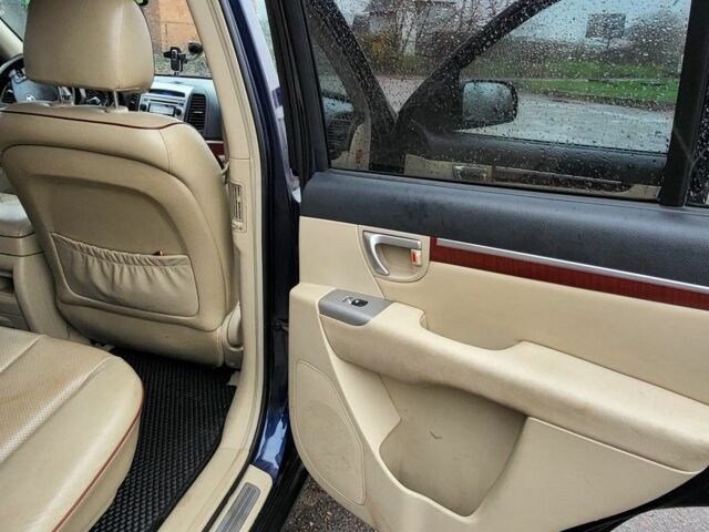 Синий Хендай Санта Фе, объемом двигателя 2.2 л и пробегом 291 тыс. км за 8500 $, фото 12 на Automoto.ua