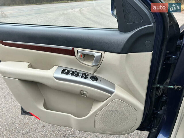 Синий Хендай Санта Фе, объемом двигателя 2.2 л и пробегом 260 тыс. км за 9700 $, фото 27 на Automoto.ua