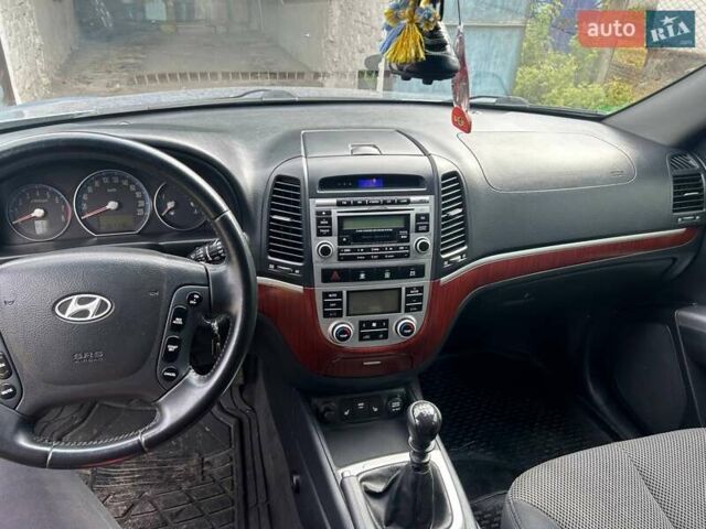 Синий Хендай Санта Фе, объемом двигателя 2.66 л и пробегом 261 тыс. км за 9000 $, фото 13 на Automoto.ua