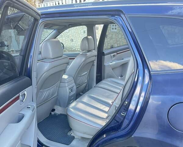 Синий Хендай Санта Фе, объемом двигателя 2.19 л и пробегом 318 тыс. км за 8600 $, фото 8 на Automoto.ua