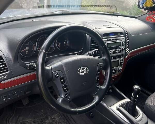 Синий Хендай Санта Фе, объемом двигателя 2.66 л и пробегом 261 тыс. км за 9000 $, фото 12 на Automoto.ua