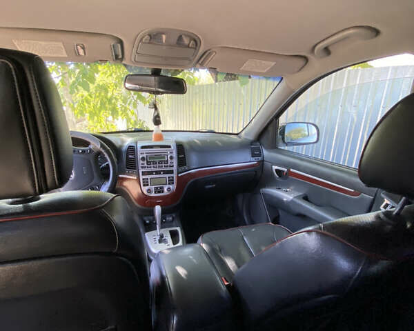 Синий Хендай Санта Фе, объемом двигателя 2.19 л и пробегом 245 тыс. км за 8500 $, фото 11 на Automoto.ua