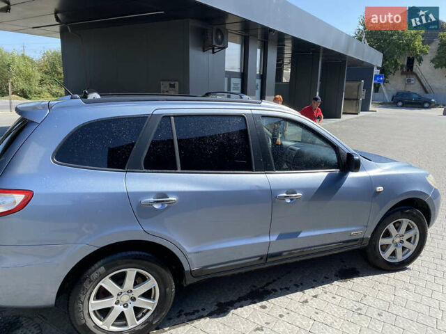 Синий Хендай Санта Фе, объемом двигателя 2.19 л и пробегом 245 тыс. км за 8500 $, фото 8 на Automoto.ua