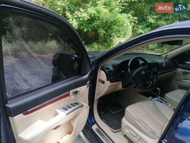 Синий Хендай Санта Фе, объемом двигателя 2.2 л и пробегом 300 тыс. км за 10500 $, фото 25 на Automoto.ua