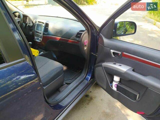 Синий Хендай Санта Фе, объемом двигателя 2.66 л и пробегом 340 тыс. км за 8500 $, фото 3 на Automoto.ua