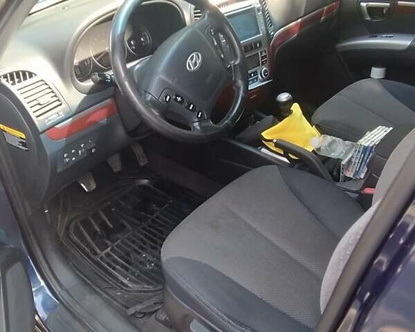 Синий Хендай Санта Фе, объемом двигателя 2.66 л и пробегом 340 тыс. км за 8500 $, фото 5 на Automoto.ua