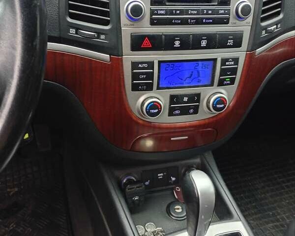 Синий Хендай Санта Фе, объемом двигателя 2.19 л и пробегом 200 тыс. км за 9000 $, фото 15 на Automoto.ua