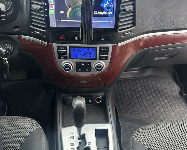 Синій Хендай Санта Фе, об'ємом двигуна 2.68 л та пробігом 239 тис. км за 9499 $, фото 7 на Automoto.ua